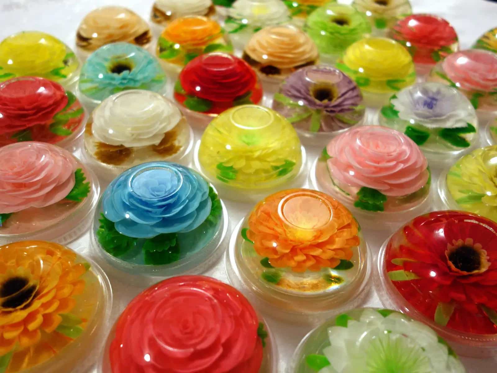 Torte, fiori e gelatina: quando il dessert è mozzafiato
