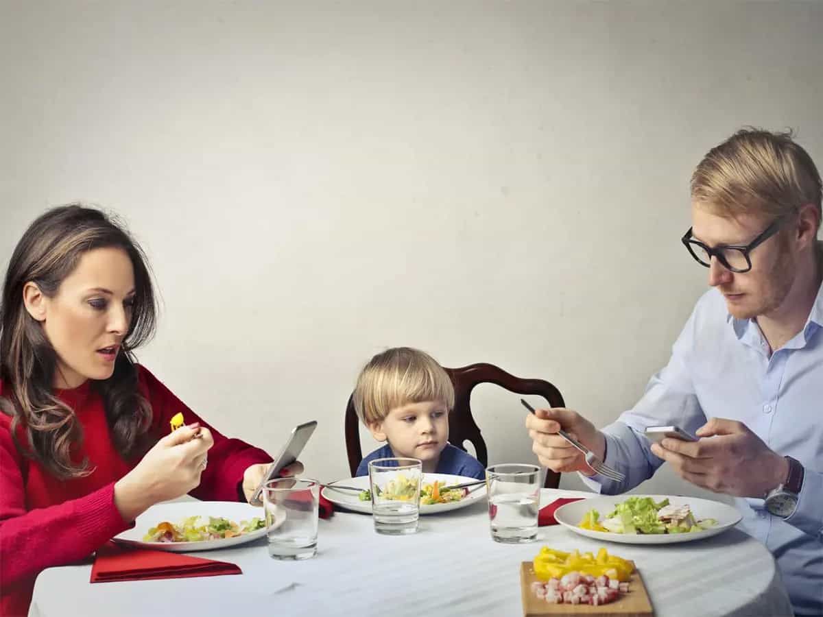 dipendenza da smartphone aumento peso