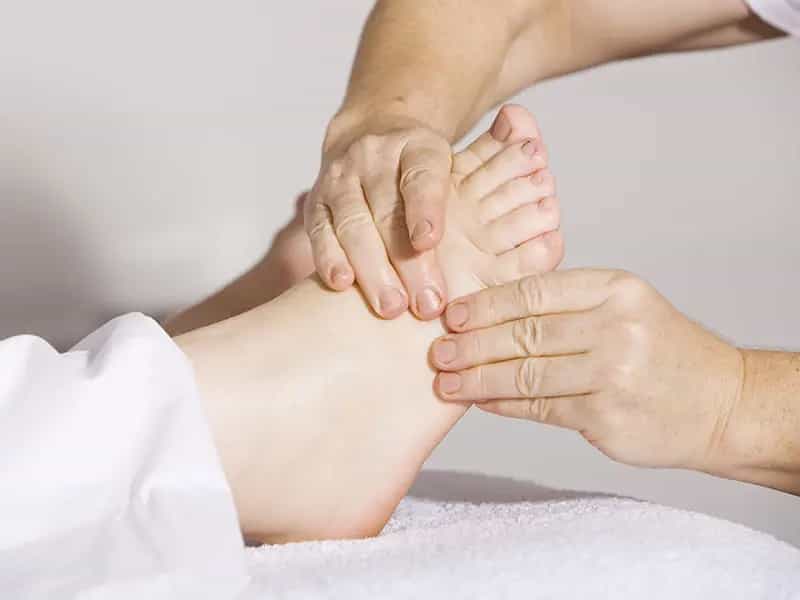 benefici riflessologia plantare