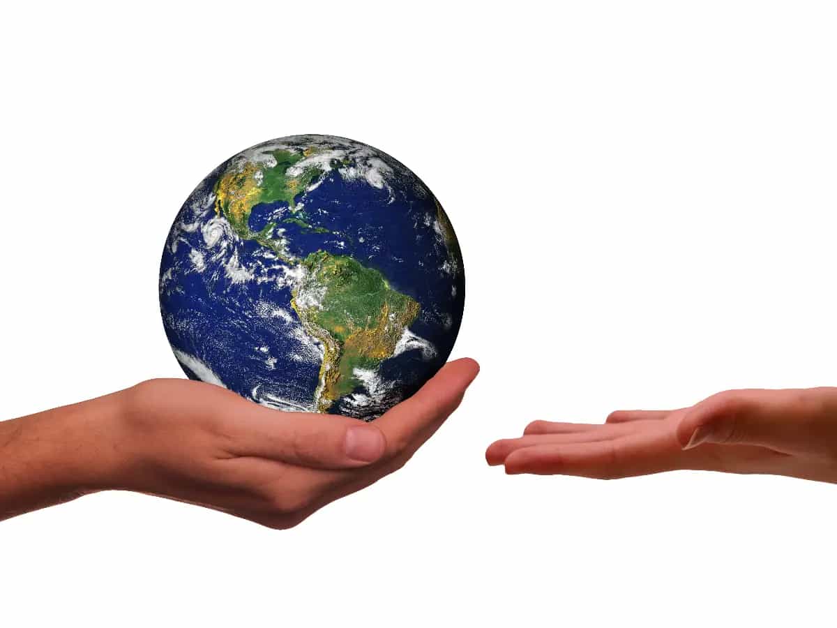 Il concetto di sviluppo sostenibile non si basa solo sulla dimensione della tutela ambientale, ma abbraccia anche altre sfere correlate tra loro in maniera profonda