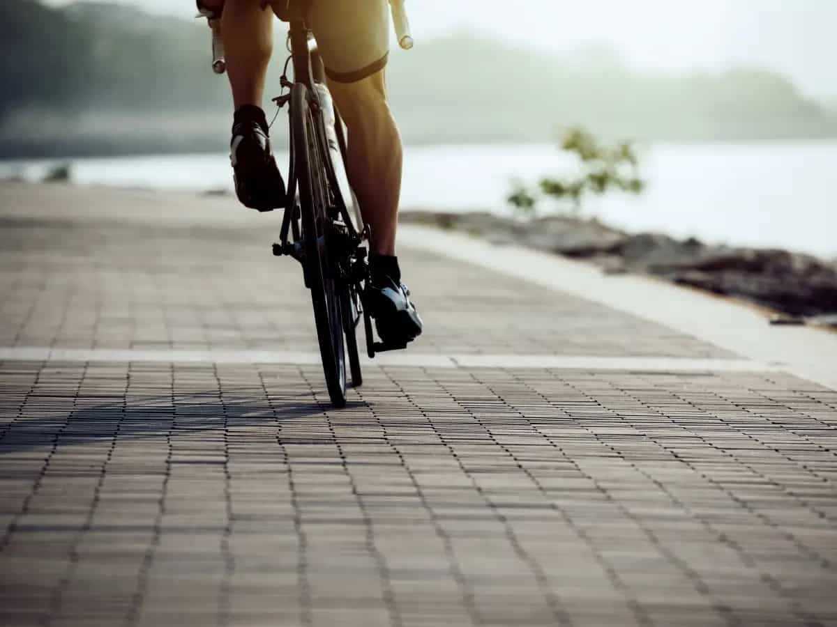 bicicletta tonifica corpo